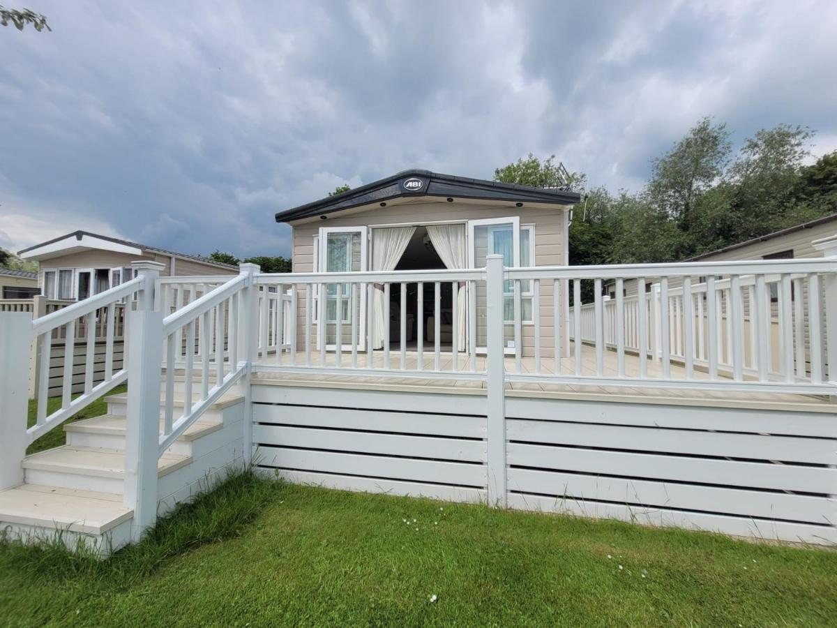 Lakeside Cotswold Holiday Home Cirencester Exteriér fotografie