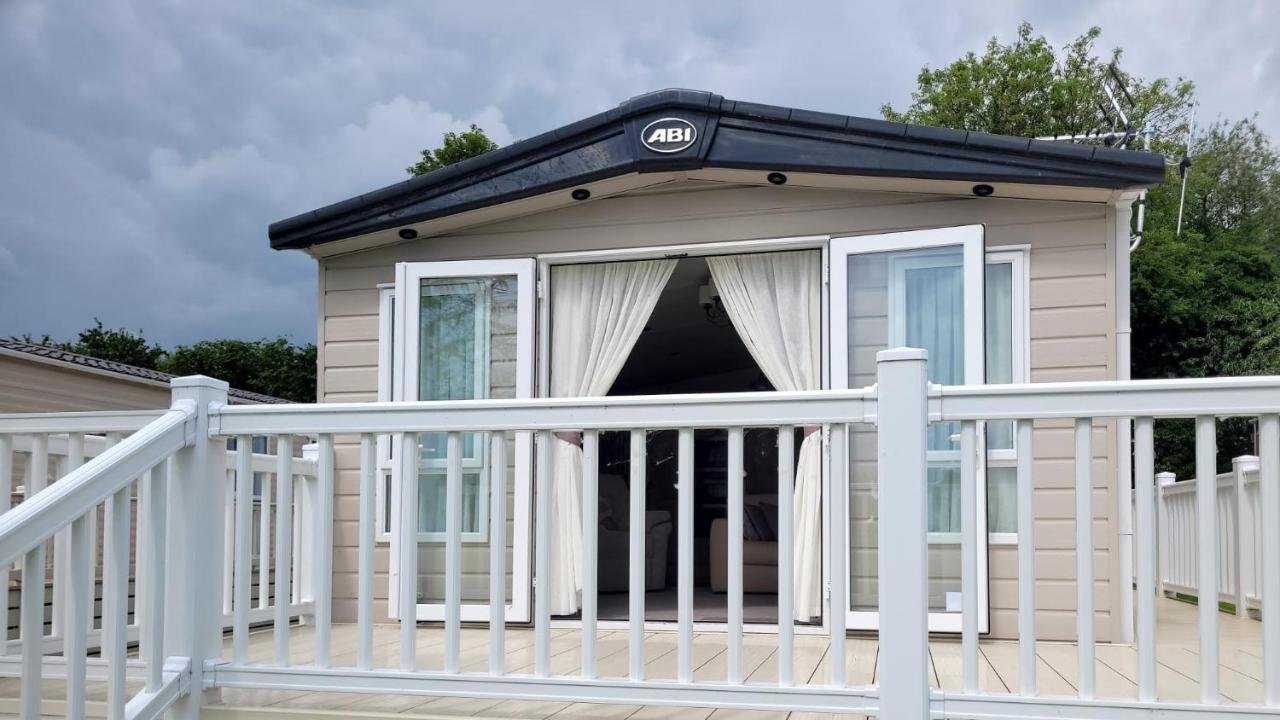 Lakeside Cotswold Holiday Home Cirencester Exteriér fotografie