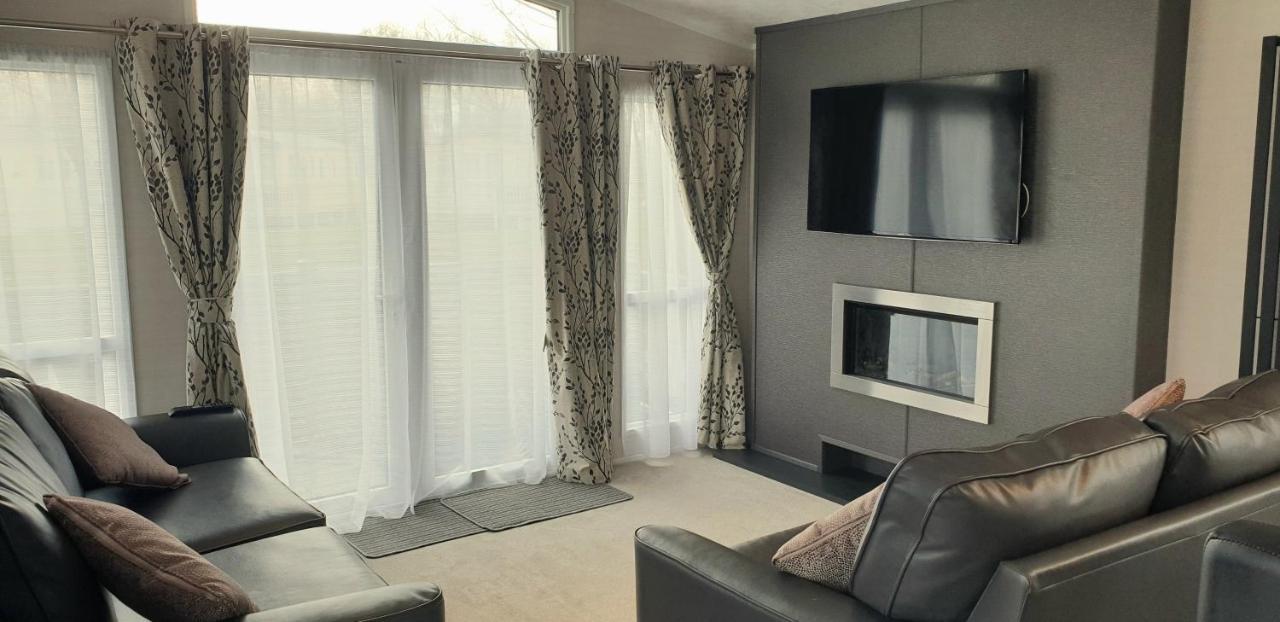 Lakeside Cotswold Holiday Home Cirencester Exteriér fotografie