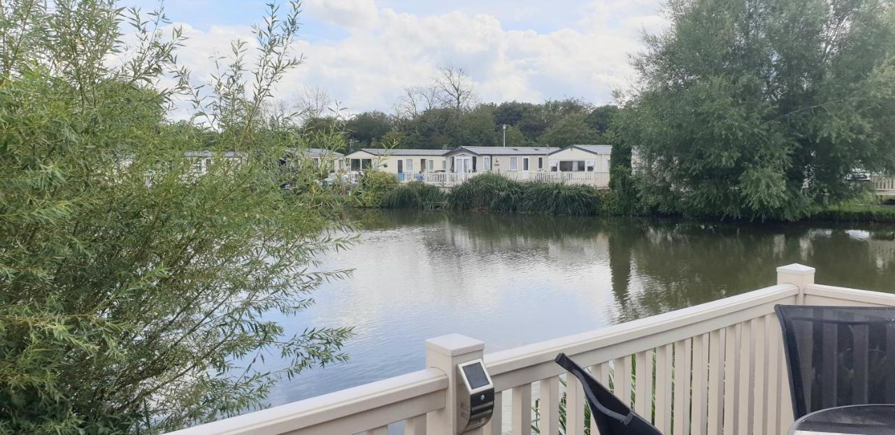 Lakeside Cotswold Holiday Home Cirencester Exteriér fotografie