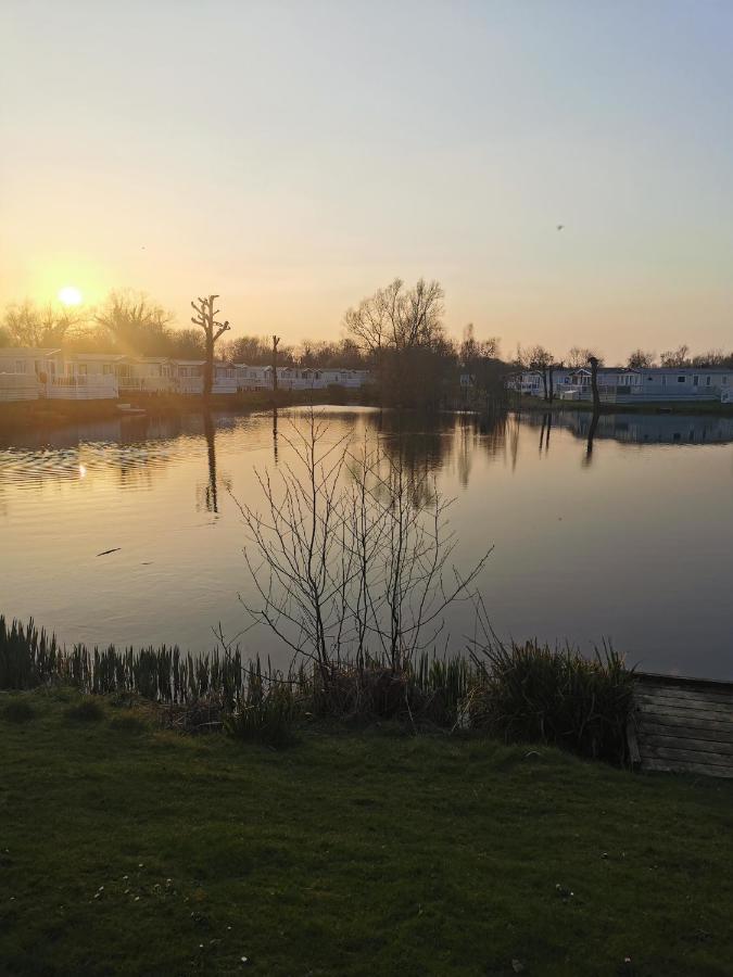 Lakeside Cotswold Holiday Home Cirencester Exteriér fotografie