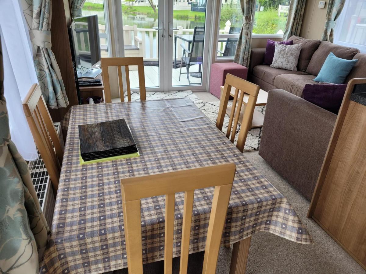 Lakeside Cotswold Holiday Home Cirencester Exteriér fotografie