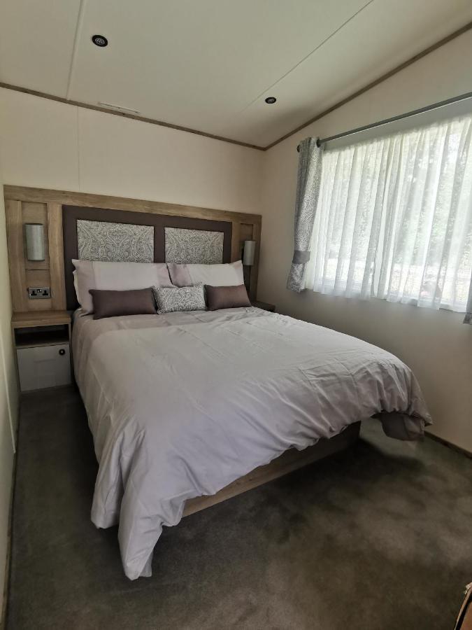 Lakeside Cotswold Holiday Home Cirencester Exteriér fotografie