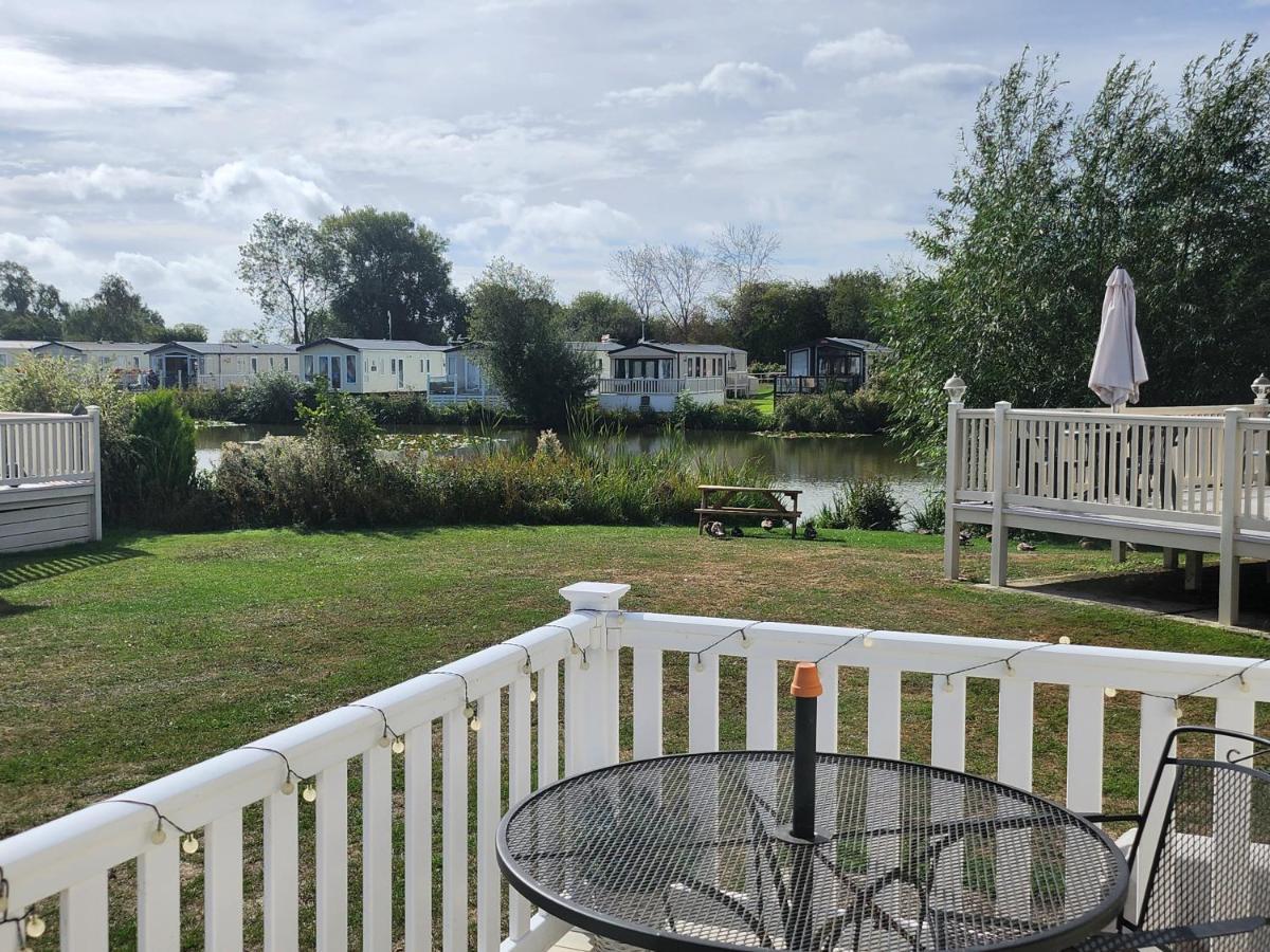 Lakeside Cotswold Holiday Home Cirencester Exteriér fotografie