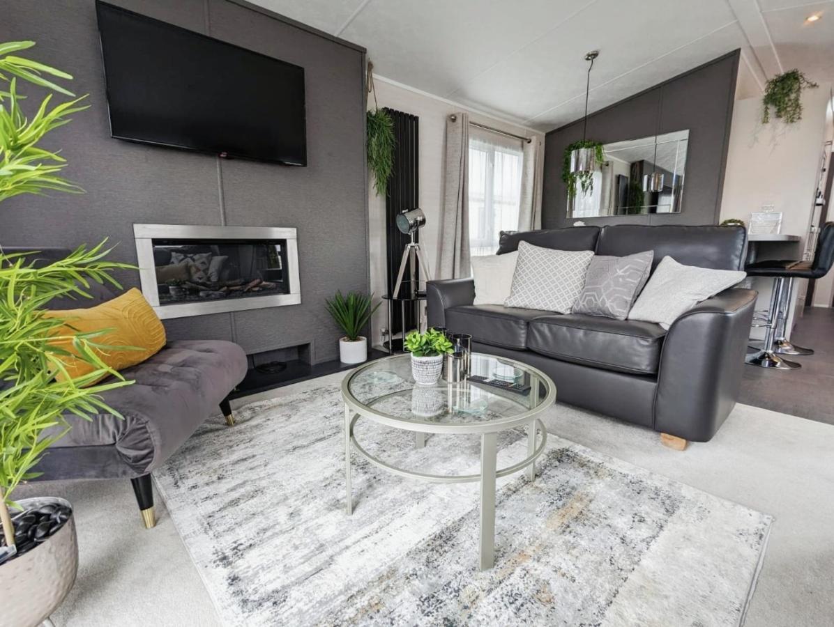 Lakeside Cotswold Holiday Home Cirencester Exteriér fotografie