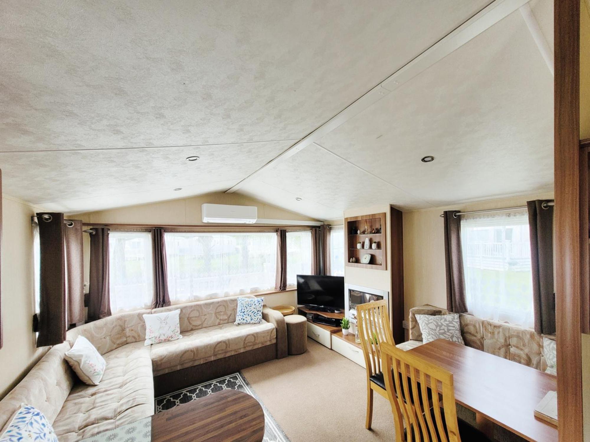 Lakeside Cotswold Holiday Home Cirencester Exteriér fotografie