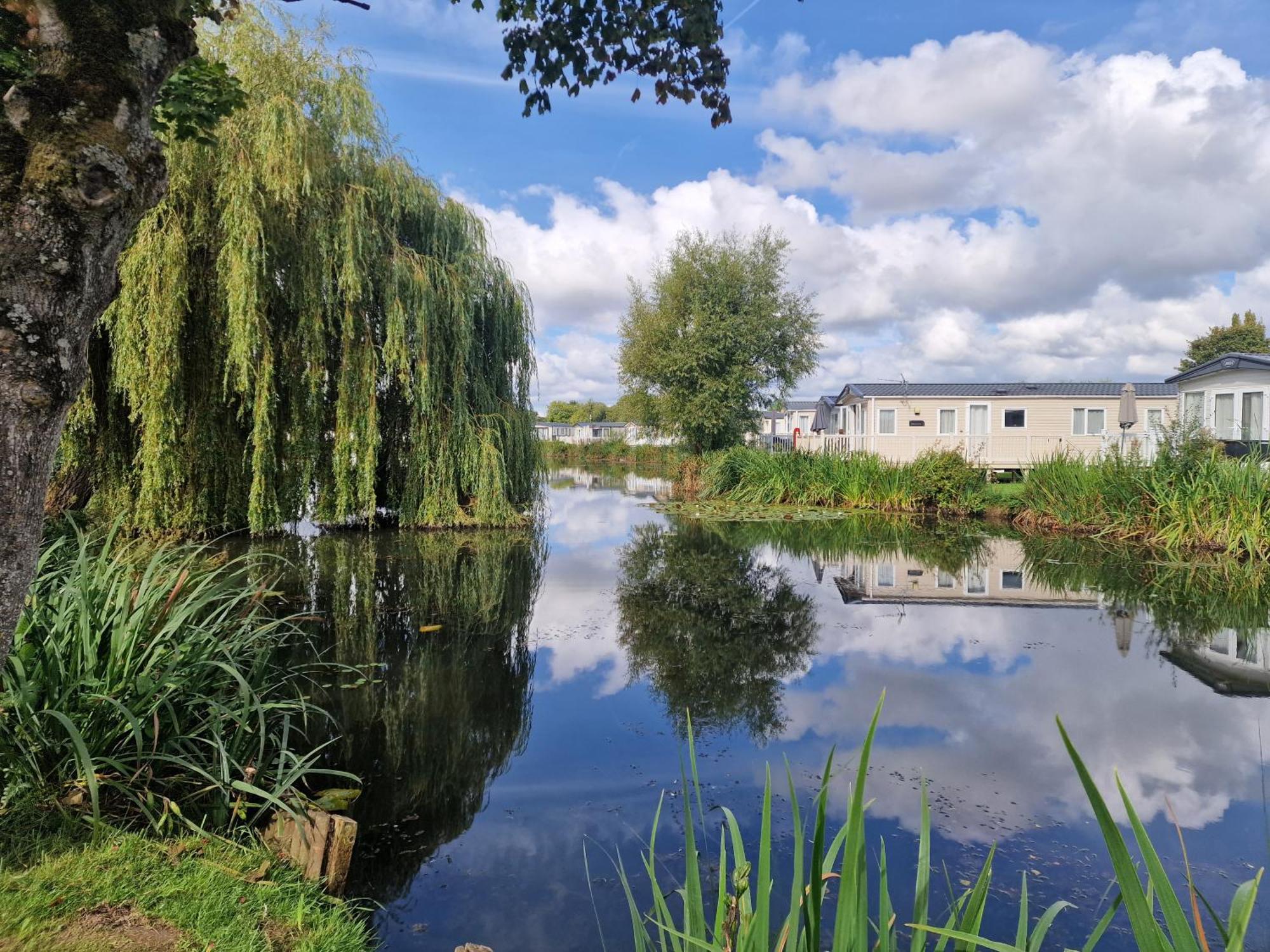 Lakeside Cotswold Holiday Home Cirencester Exteriér fotografie