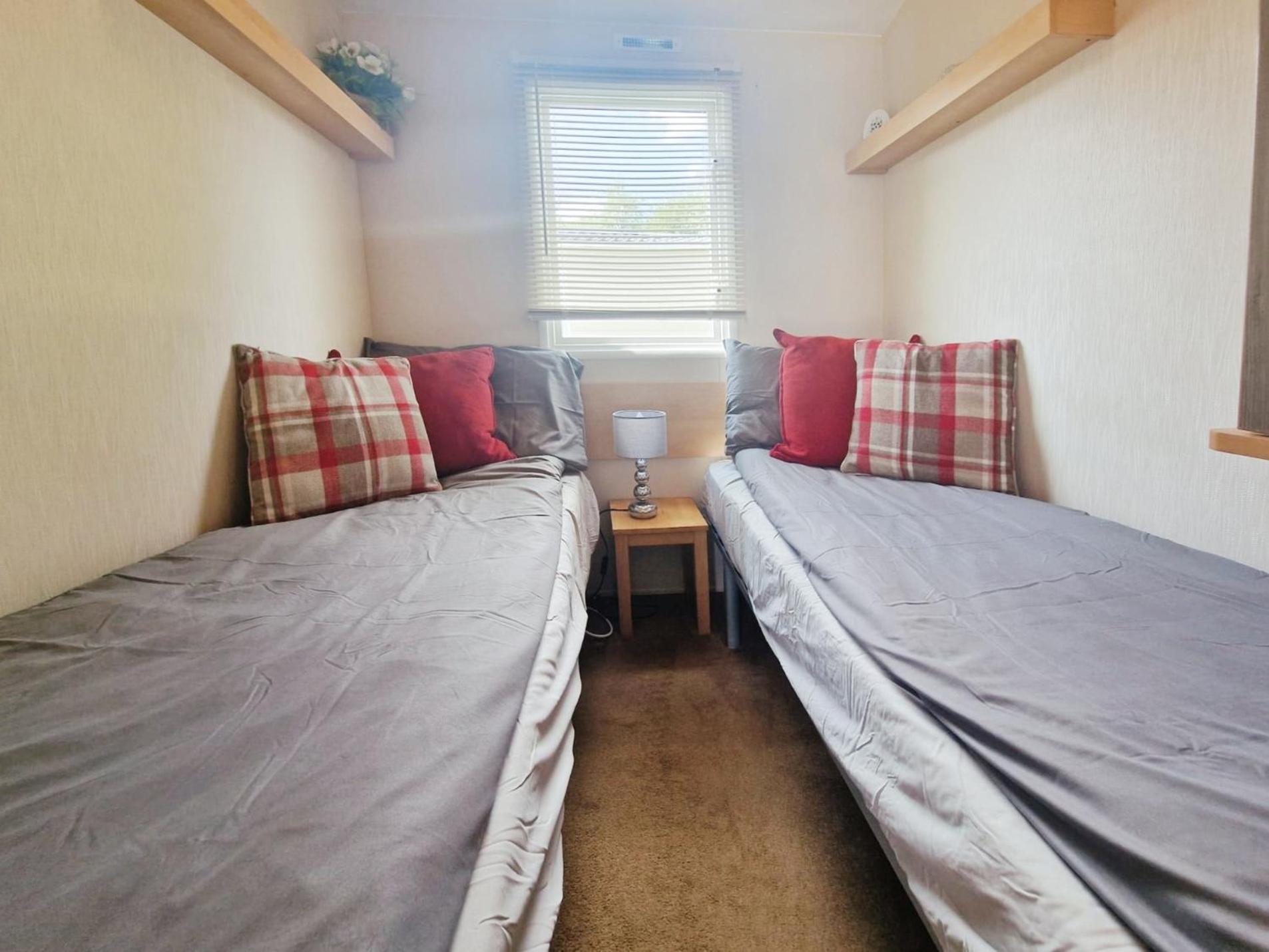 Lakeside Cotswold Holiday Home Cirencester Exteriér fotografie